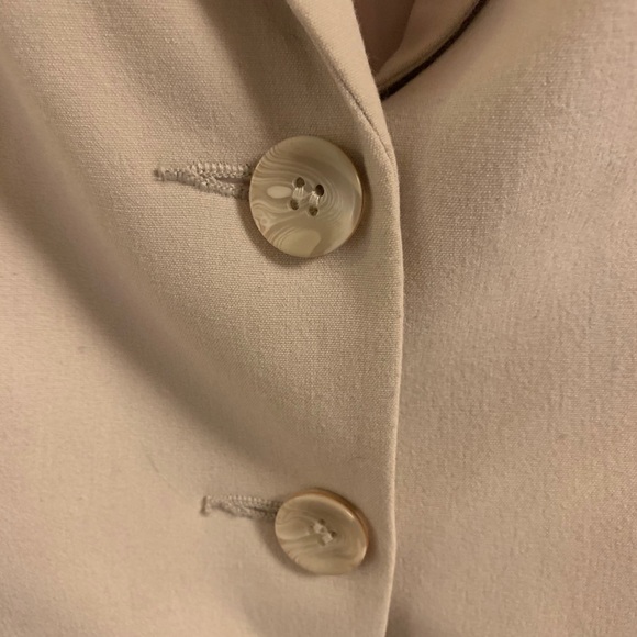 Beautiful H&M lined nude blazer - Picture 3 of 6